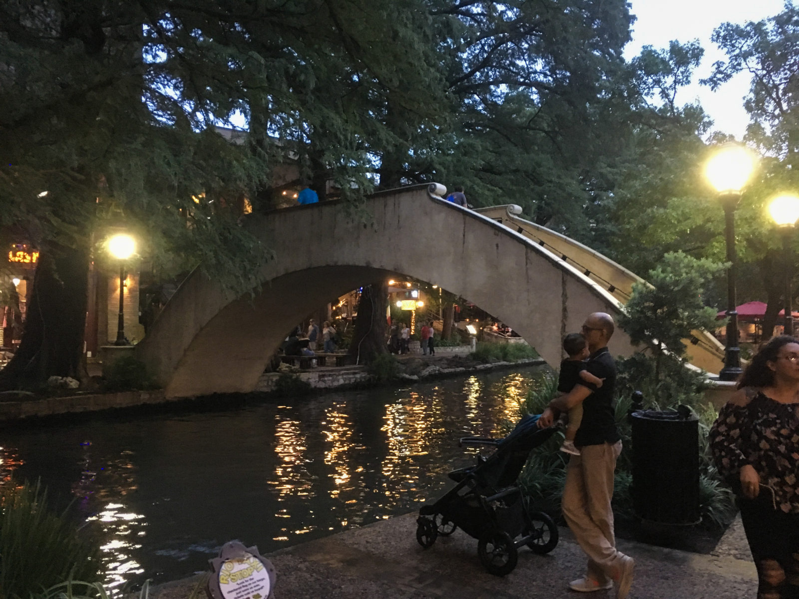 Strolling The Riverwalk In San Antonio Viajeros Amigos