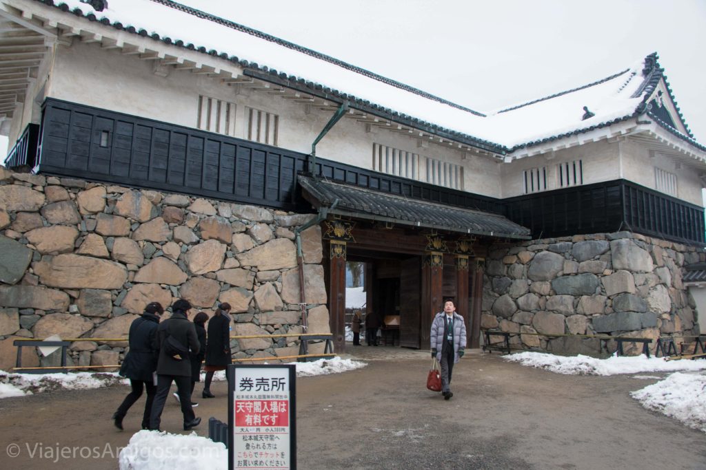 the gate to matsumoto castle