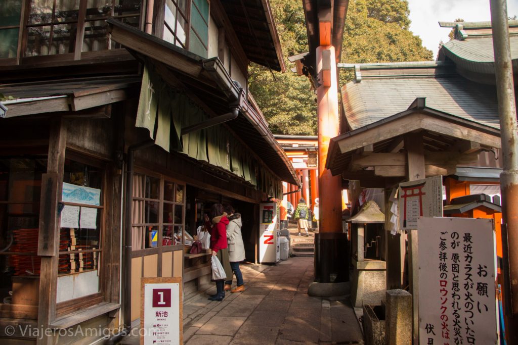 fushimi inari torii gates shop