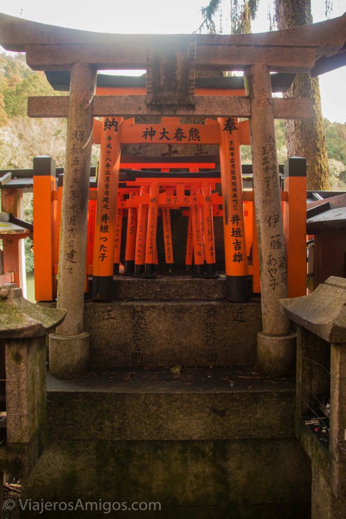 fushimi inari torii gates offerings 2
