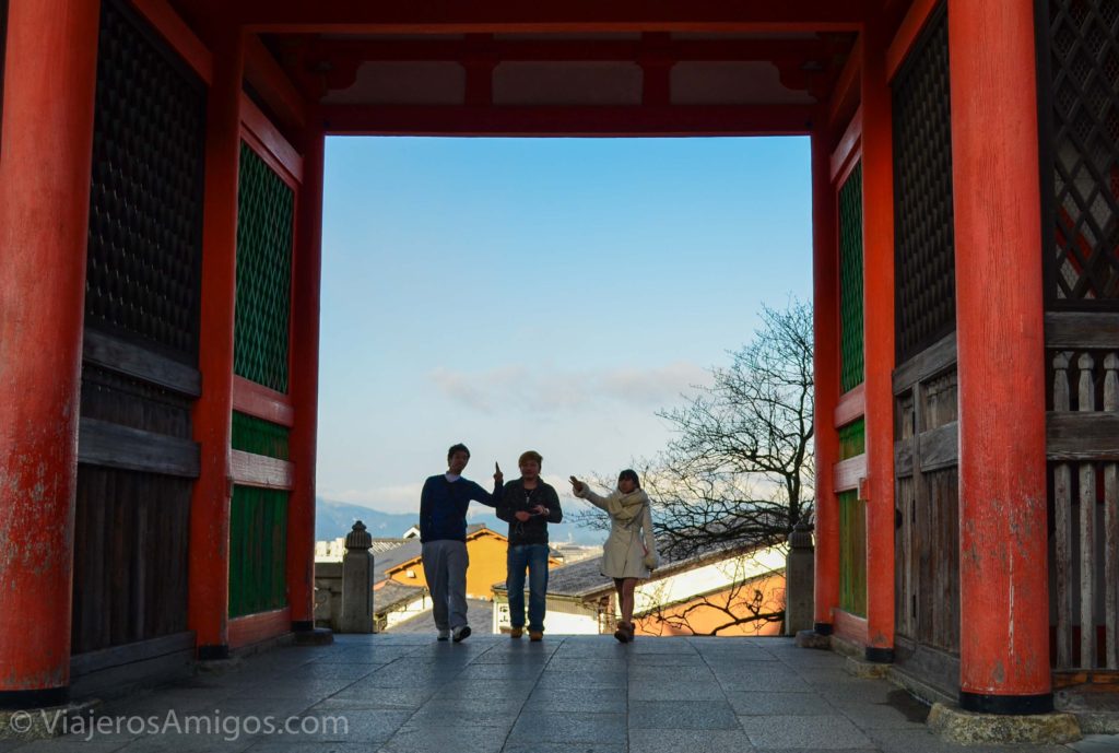 kyoto kiyomizu-dera gate